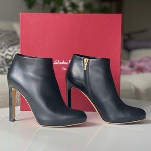 Salvatore Ferragamo high heels booties 38